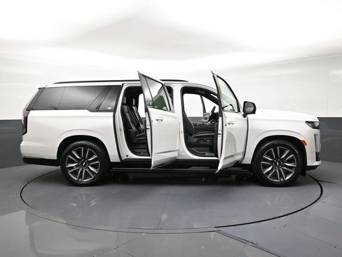 Certified 2022 Cadillac Escalade ESV Sport w/ Touring Package AWD/4WD image 33