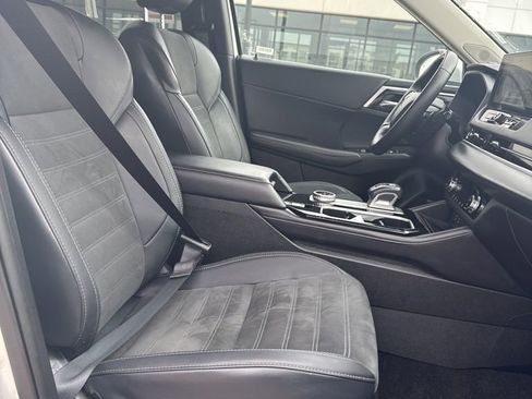 Used 2025 Mitsubishi Outlander SE image 8