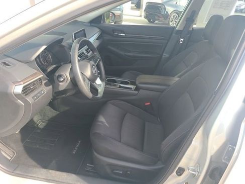 Used 2024 Nissan Altima 2.5 SV image 16
