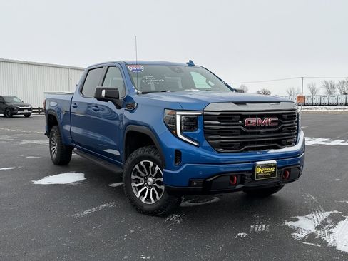 Used 2023 GMC Sierra 1500 AT4 w/ AT4 Preferred Package image 3