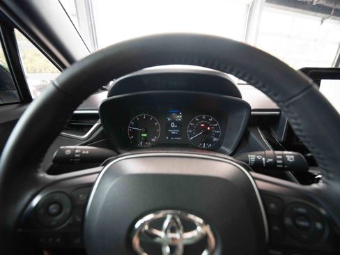 Used 2024 Toyota Corolla Cross AWD Hybrid w/ Moonroof Package image 15