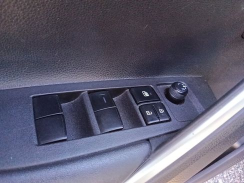 Used 2022 Toyota Corolla Cross XLE image 12