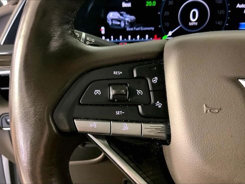 Used 2022 Cadillac Escalade Premium Luxury AWD/4WD image 18