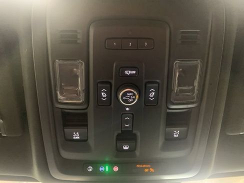 Used 2024 GMC Yukon Denali AWD/4WD image 25