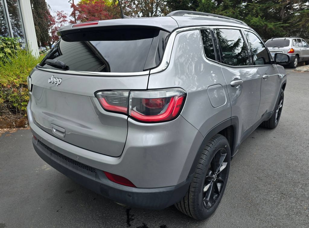 Used 2018 Jeep Compass Limited w/ Navigation Group FWD image 4