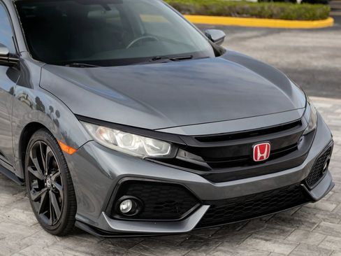 Used 2017 Honda Civic Sport image 4