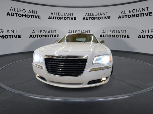 Used 2011 Chrysler 300 C RWD image 5
