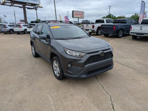 Used 2020 Toyota RAV4 XLE FWD image 3