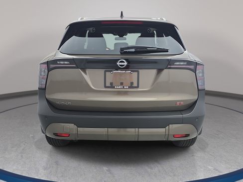 New 2026 Nissan Kicks SR FWD image 6