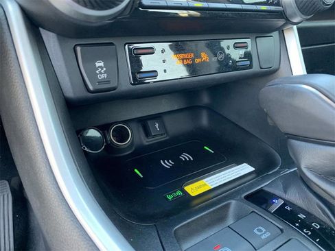 Used 2022 Toyota RAV4 Limited image 19