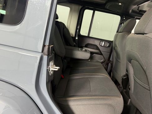 Used 2025 Jeep Wrangler Unlimited Sahara AWD/4WD image 26
