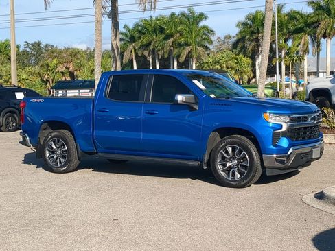 Used 2022 Chevrolet Silverado 1500 LT w/ Convenience Package II image 2