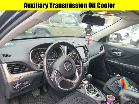 Used 2016 Jeep Cherokee Latitude w/ Cold Weather Group image 9