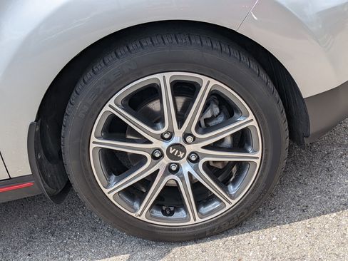 Used 2017 Kia Soul ! w/ Tech Package image 11