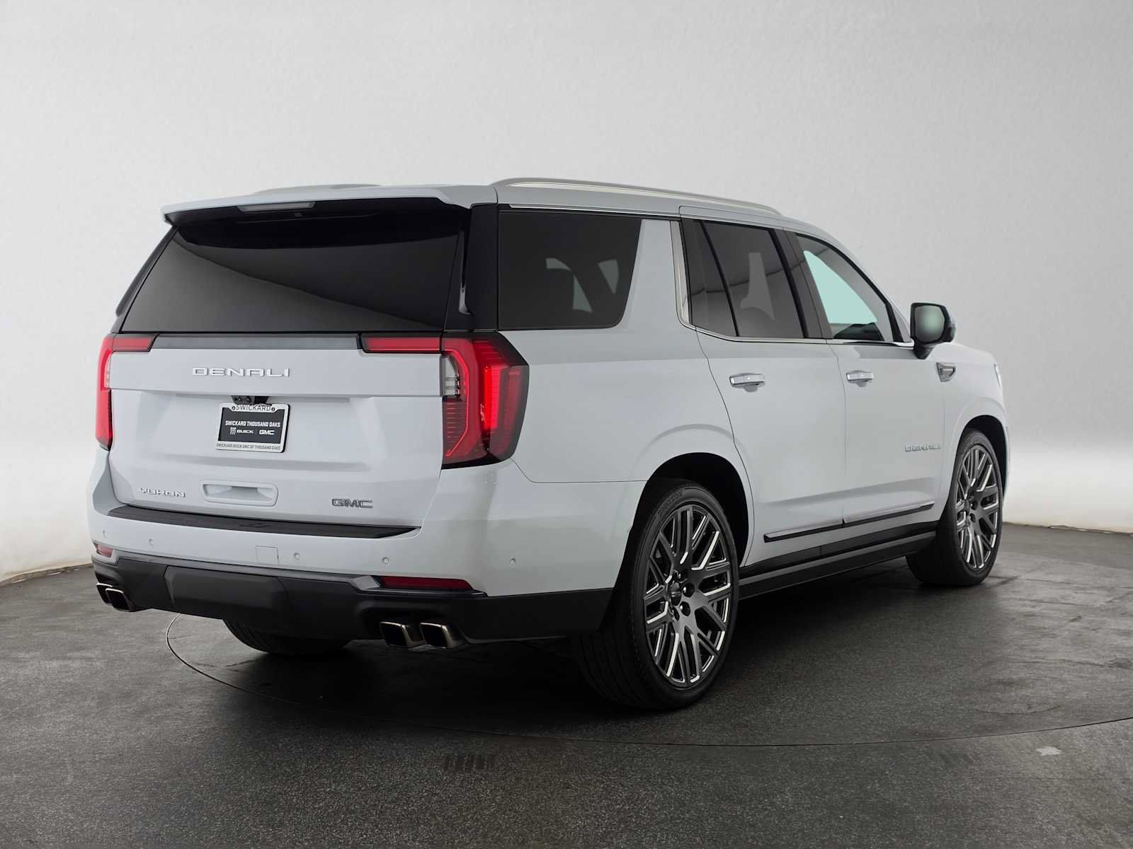 Used 2026 GMC Yukon Denali Ultimate AWD/4WD image 3