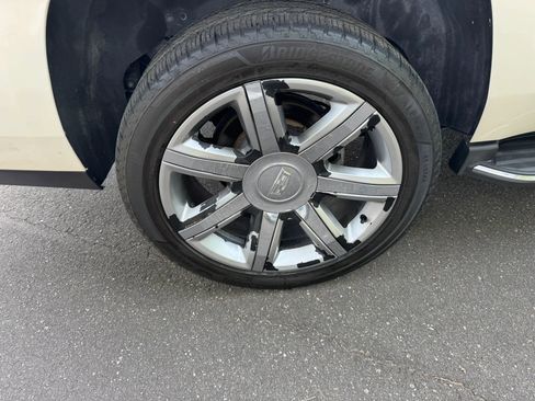 Used 2015 Cadillac Escalade Luxury image 12