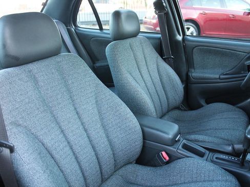 Used 2005 Chevrolet Cavalier Sedan w/ Preferred Equipment Group FWD image 32