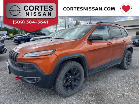 Used 2015 Jeep Cherokee Trailhawk w/ Leather Interior Group AWD/4WD image 1