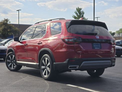 Certified 2023 Honda Pilot Touring image 18