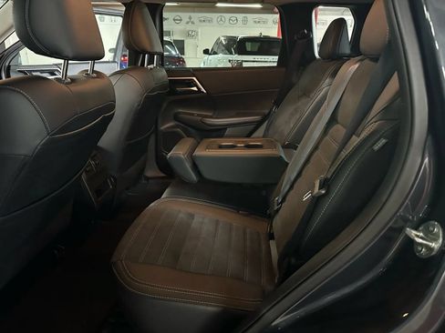 Used 2024 Mitsubishi Outlander FWD image 15