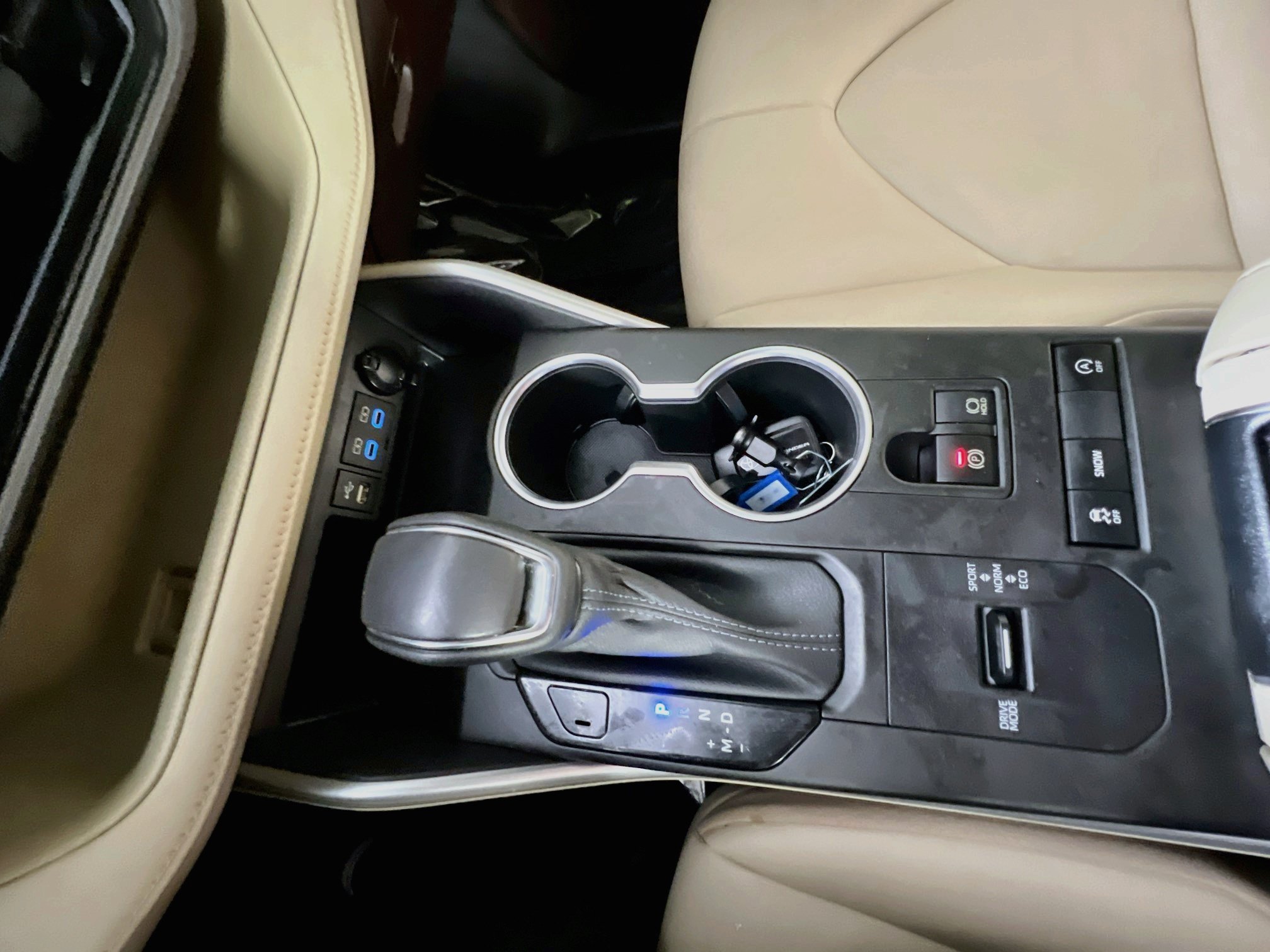 Used 2022 Toyota Highlander XLE FWD image 25