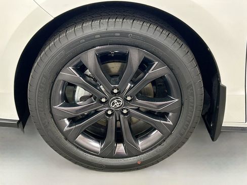 New 2025 Toyota Sienna XSE FWD image 30