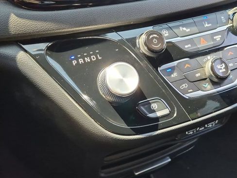 Used 2025 Chrysler Pacifica Select FWD image 20