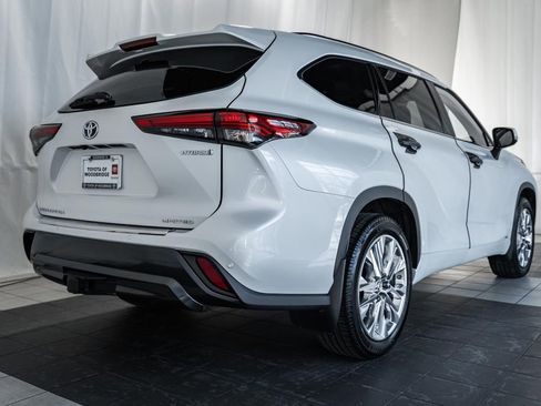 Used 2023 Toyota Highlander Limited image 4