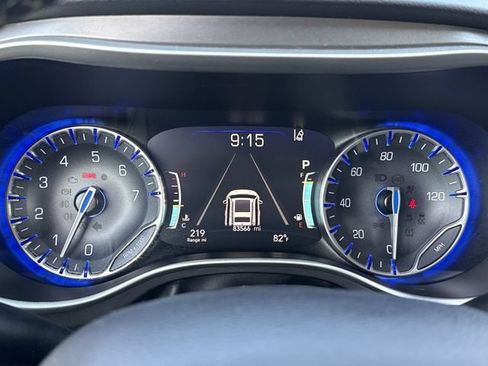 Used 2023 Chrysler Pacifica Touring-L FWD image 25