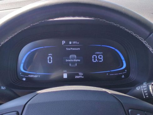 Used 2025 Hyundai Venue Limited FWD image 10