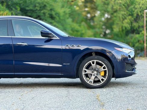 Used 2018 Maserati Levante GranLusso AWD/4WD image 39
