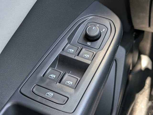 New 2026 Volkswagen Taos SE FWD image 24
