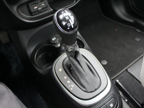 Used 2014 FIAT 500L Trekking w/ Popular Equipment Group image 28