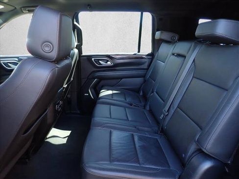 Used 2022 Chevrolet Suburban LT AWD/4WD image 10