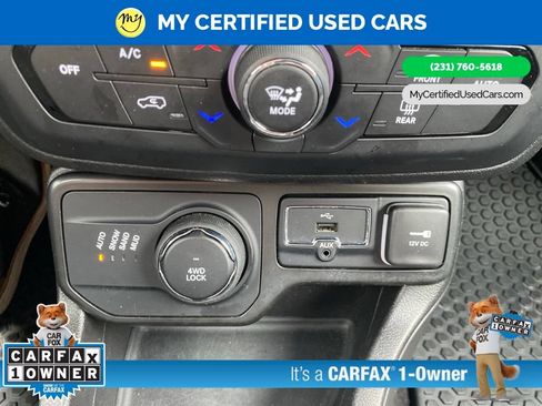 Used 2023 Jeep Renegade Latitude AWD/4WD image 32
