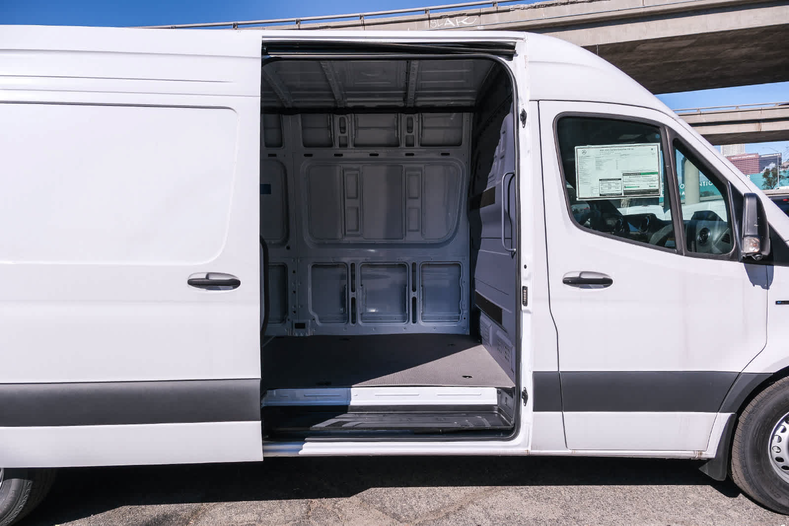 New 2025 Mercedes-Benz eSprinter 170 Cargo image 15