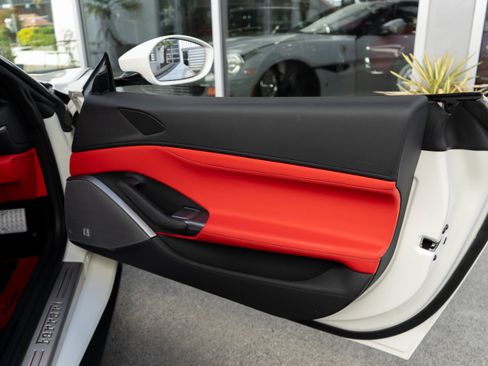 Used 2019 Ferrari Portofino RWD image 29