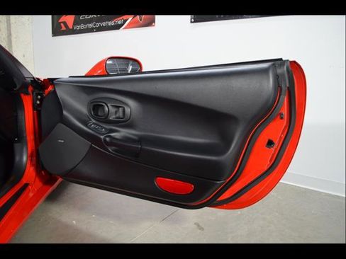 Used 1999 Chevrolet Corvette Convertible w/ Performance Handling Pkg RWD image 17