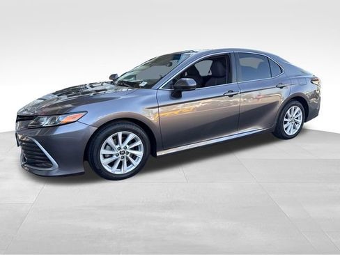 Used 2022 Toyota Camry LE FWD image 1