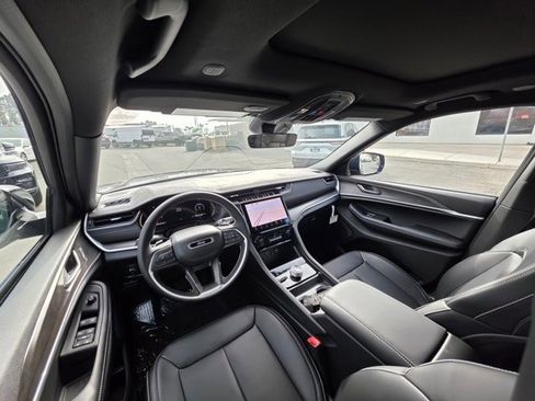 New 2025 Jeep Grand Cherokee L Limited w/ Trailer Tow Package image 21