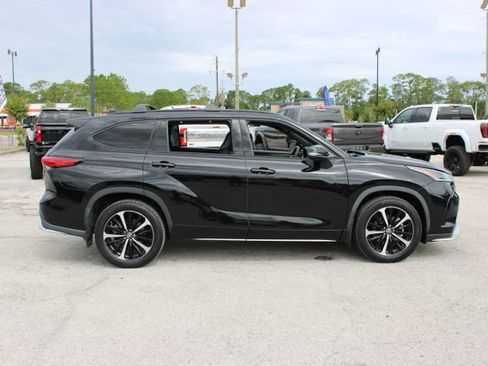 Used 2022 Toyota Highlander XSE AWD/4WD image 12