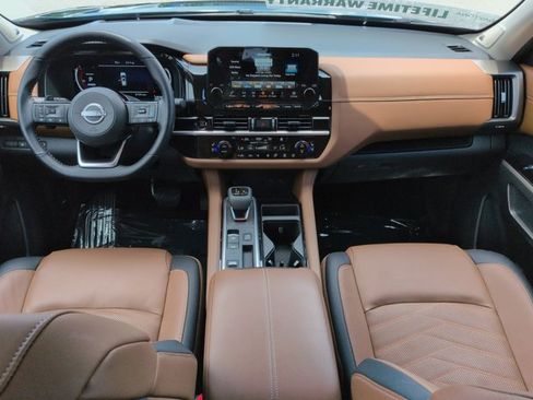 Certified 2025 Nissan Pathfinder Platinum FWD image 16