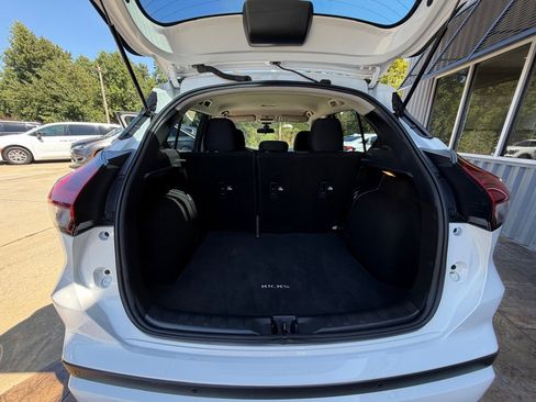 Used 2024 Nissan Kicks SV FWD image 9