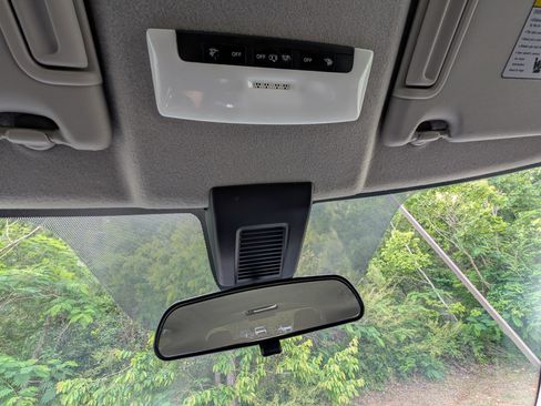 Used 2021 Nissan Kicks SV FWD image 29