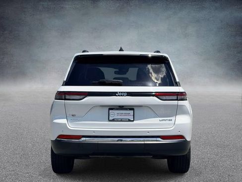 Used 2023 Jeep Grand Cherokee Limited AWD/4WD image 3
