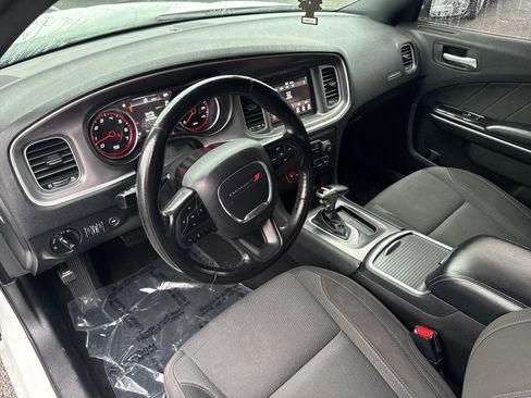 Used 2019 Dodge Charger SXT w/ Driver Confidence Group image 18