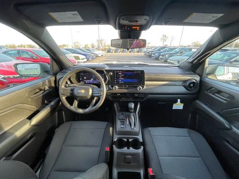 Used 2024 Chevrolet Colorado W/T image 21