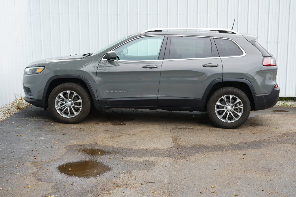 Used 2021 Jeep Cherokee Latitude Lux w/ Comfort/Convenience Group AWD/4WD image 3