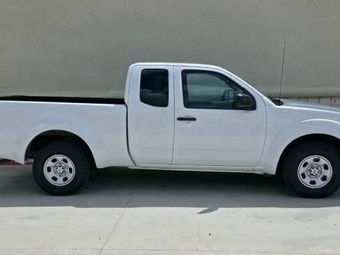 Used 2016 Nissan Frontier S image 2