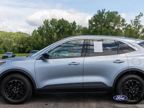 Used 2022 Ford Escape SE w/ Cold Weather Package AWD/4WD image 9